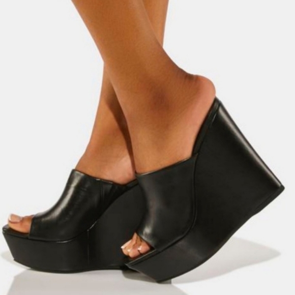 Steve Madden Shoes Steve Madden Barona Black Leather Wedge Sandals